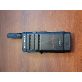 Motorola SL300 UHF 403-470 99 CH Display Model - Preowned